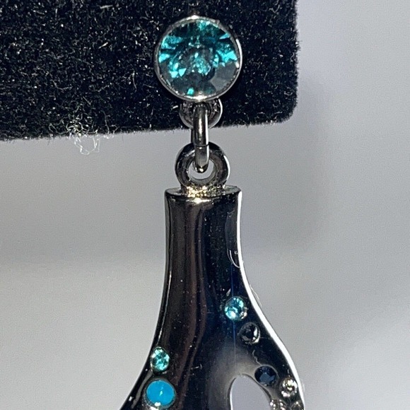 VINTAGE SWAROVSKI HEMATITE METAL*BLUE CRYSTAL LONG ICICLE PIERCED EARRINGS! - Picture 6 of 10